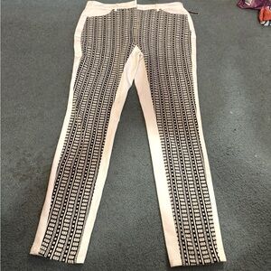 Pattern on front pants.